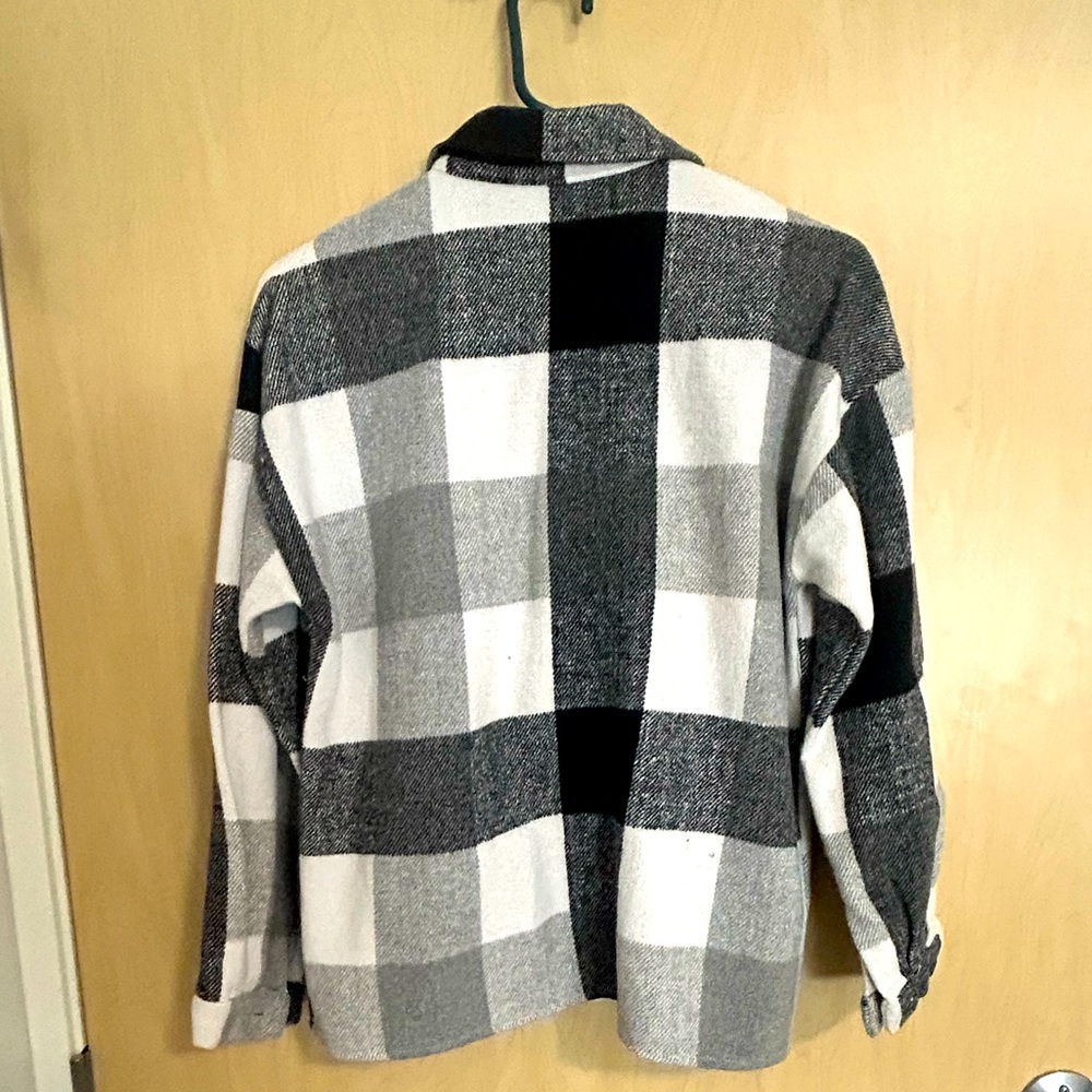 Warm Flannel Button Up- Black Gray White Plaid Shirt Jacket Size Small - Picture 6 of 7